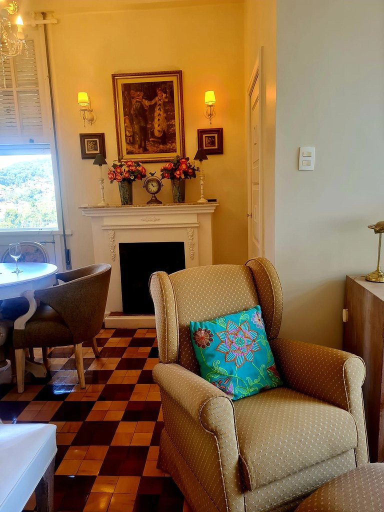 Arte e história na luxuosa Suite Francesa no Palácio Quitand