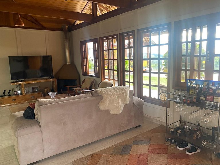 Encantadora Casa Sunset Areal na Serra Fluminense em Condomí